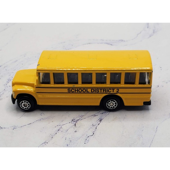 Vintage Maisto School Bus "District 2" Yellow 3" Long 1/64 Scale - Picture 3 of 6